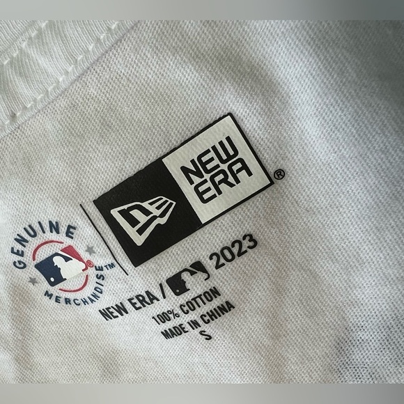 New Era Cleveland Guardian Blue Dye V-Neck T-Shirt MLB Women's Sz Small NWT - Picture 4 of 8